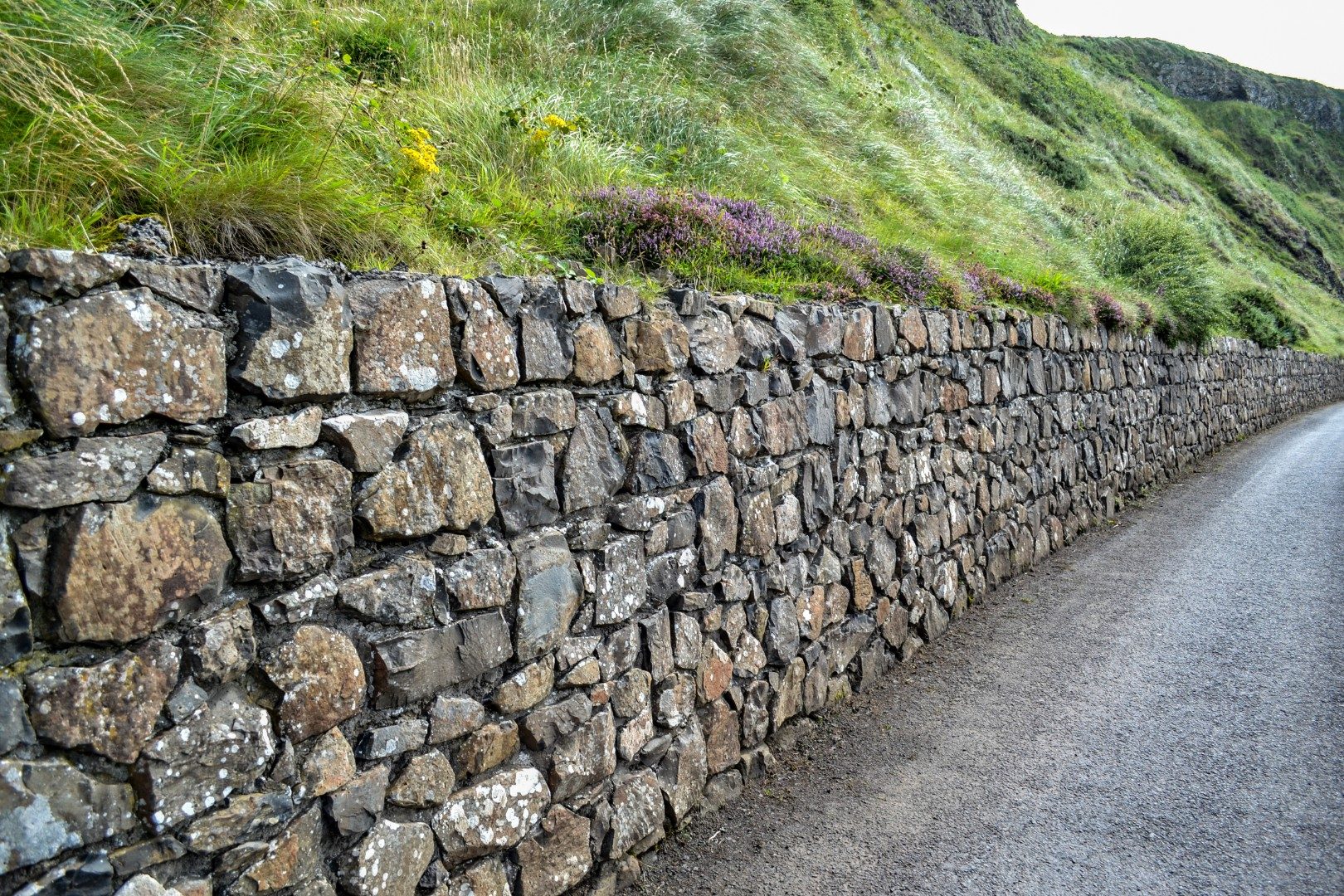 rock-wall-along-gravel-road_1269513